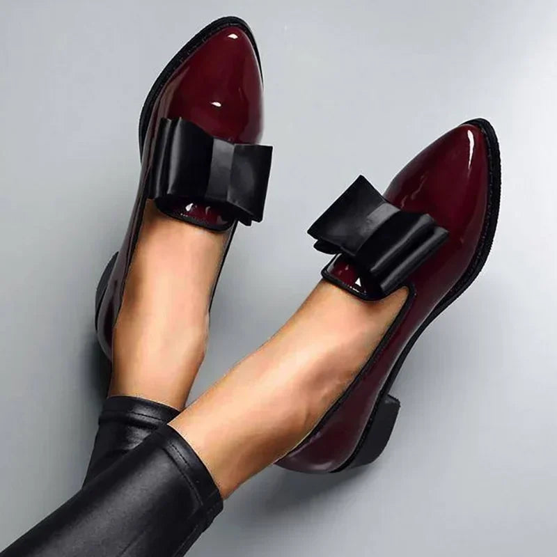 Eleganckie Damskie Lakierowane Mokasyny z Wstążką